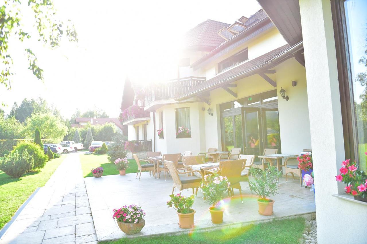 Natura Family Resort Avrig Bagian luar foto