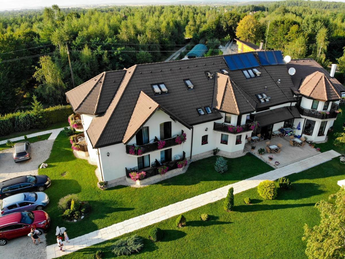 Natura Family Resort Avrig Bagian luar foto