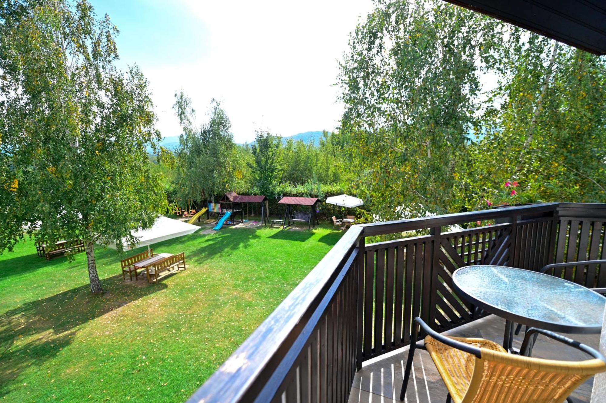 Natura Family Resort Avrig Bagian luar foto