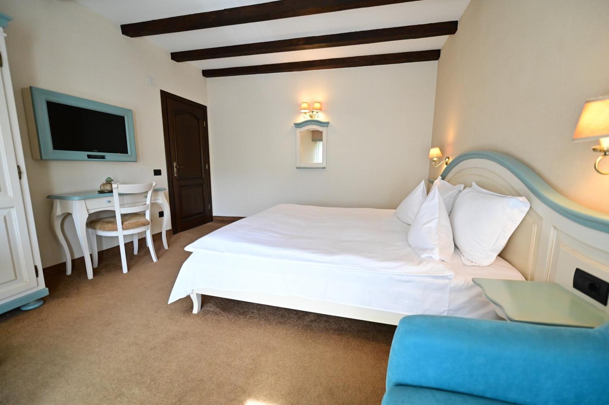 Natura Family Resort Avrig Bagian luar foto