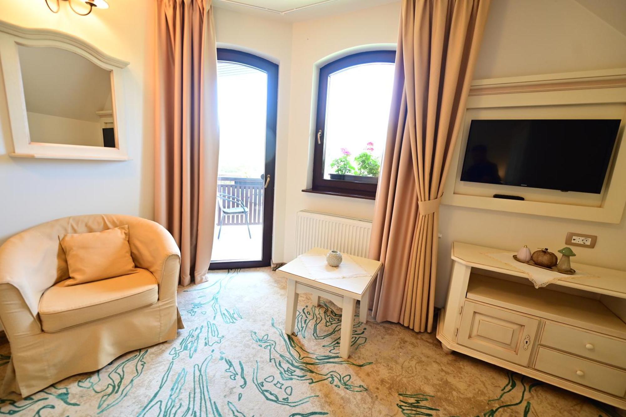 Natura Family Resort Avrig Bagian luar foto